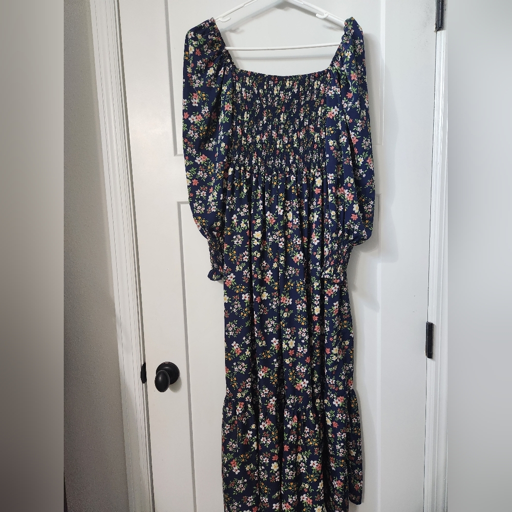 Floral smocked maxi dress size large Maternity Friendly